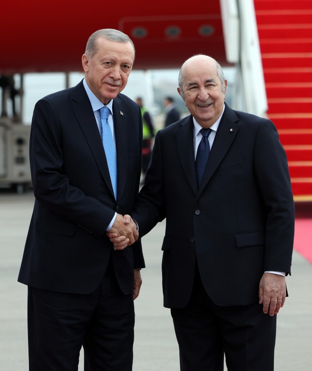 Cumhurbaşkanı Erdoğan'a Cezayir'de sıcak karşılama!