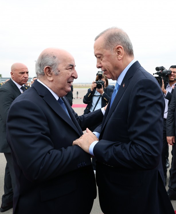 Foto - Cumhurbaşkanı Erdoğan'a Cezayir'de sıcak karşılama!