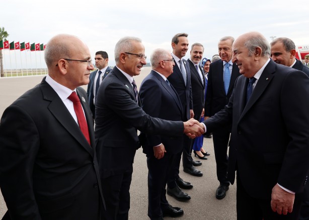 Foto - Cumhurbaşkanı Erdoğan'a Cezayir'de sıcak karşılama!