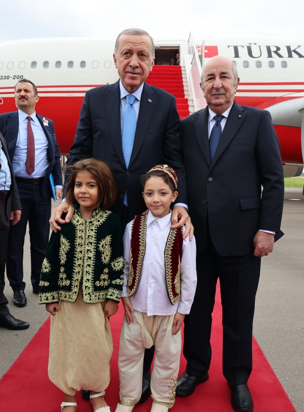 Foto - Cumhurbaşkanı Erdoğan'a Cezayir'de sıcak karşılama!