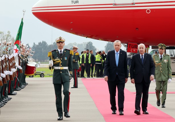 Foto - Cumhurbaşkanı Erdoğan'a Cezayir'de sıcak karşılama!