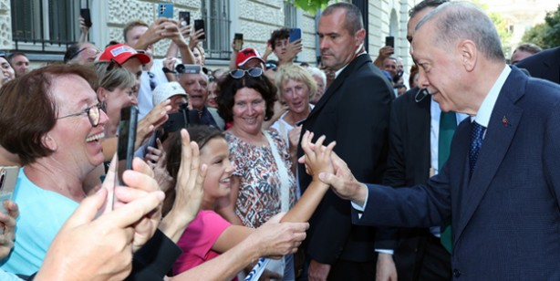 Cumhurbaşkanı Erdoğan’a Macaristan'da sevgi gösterisi