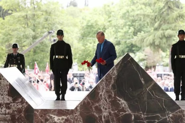 Foto - Cumhurbaşkanı Erdoğan'dan Adnan Menderes'in anıt mezarına ziyaret