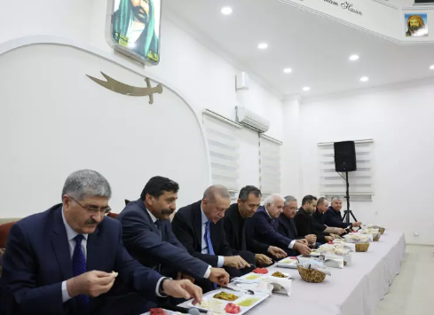 Foto - Cumhurbaşkanı Erdoğan'dan Cem Evi'ne Muharrem ayı ziyareti! Dikkat çeken kareler!