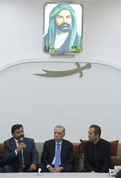 Foto - Cumhurbaşkanı Erdoğan'dan Cem Evi'ne Muharrem ayı ziyareti! Dikkat çeken kareler!