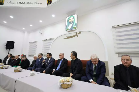 Foto - Cumhurbaşkanı Erdoğan'dan Cem Evi'ne Muharrem ayı ziyareti! Dikkat çeken kareler!