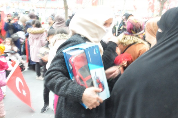 Foto - Cumhurbaşkanı Erdoğan'dan çocuklara TOGG hediyesi