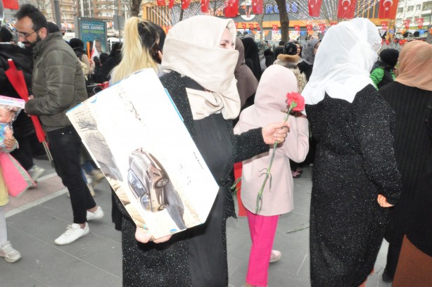 Foto - Cumhurbaşkanı Erdoğan'dan çocuklara TOGG hediyesi