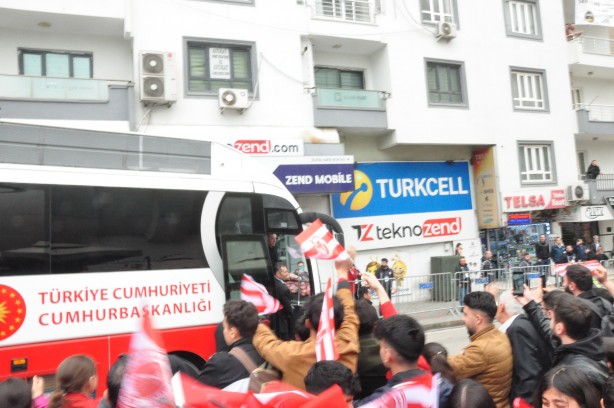 Foto - Cumhurbaşkanı Erdoğan'dan çocuklara TOGG hediyesi