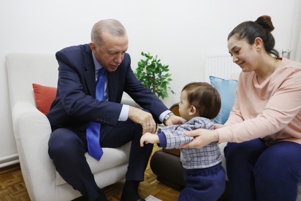Foto - Cumhurbaşkanı Erdoğan'dan depremzede aileye ziyaret