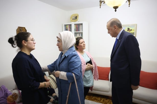 Foto - Cumhurbaşkanı Erdoğan'dan depremzede aileye ziyaret