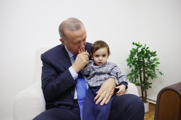 Foto - Cumhurbaşkanı Erdoğan'dan depremzede aileye ziyaret