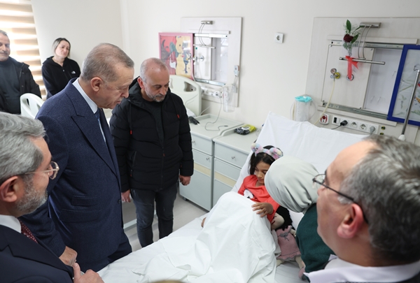 Foto - Cumhurbaşkanı Erdoğan'dan depremzedelere ziyaret