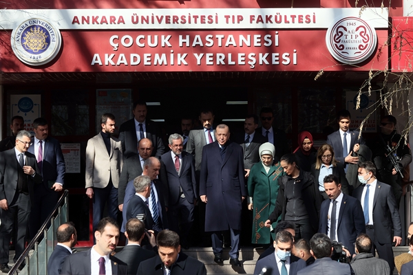 Cumhurbaşkanı Erdoğan'dan depremzedelere ziyaret
