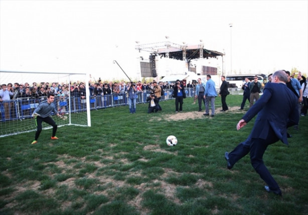 Foto - Cumhurbaşkanı Erdoğan'dan gençlik festivaline ilgi