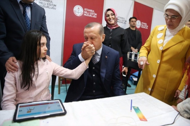 Foto - Cumhurbaşkanı Erdoğan'dan gençlik festivaline ilgi