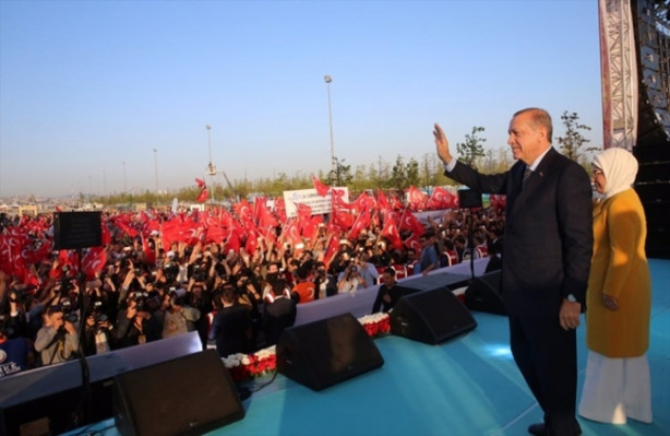 Foto - Cumhurbaşkanı Erdoğan'dan gençlik festivaline ilgi