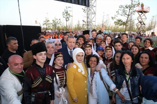 Foto - Cumhurbaşkanı Erdoğan'dan gençlik festivaline ilgi