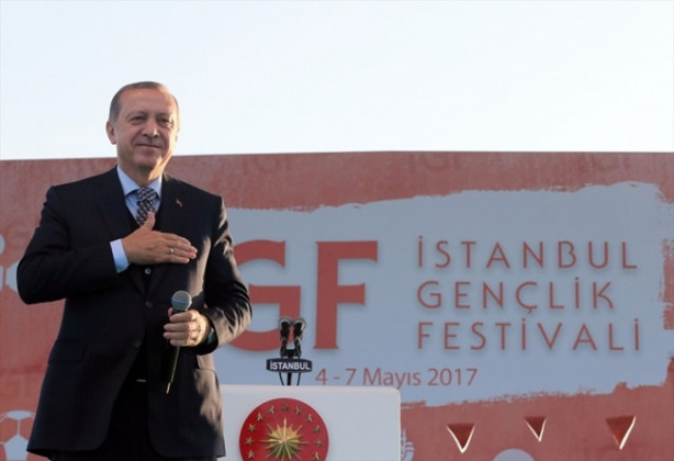 Foto - Cumhurbaşkanı Erdoğan'dan gençlik festivaline ilgi