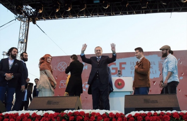 Foto - Cumhurbaşkanı Erdoğan'dan gençlik festivaline ilgi