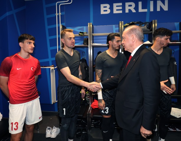 Foto - Cumhurbaşkanı Erdoğan'dan millilere tebrik