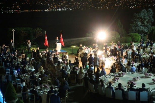 Foto - Cumhurbaşkanı Erdoğan'dan sanatçı ve sporculara iftar
