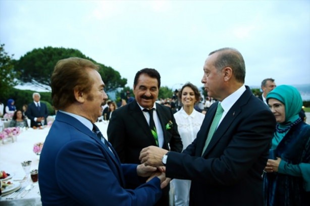Foto - Cumhurbaşkanı Erdoğan'dan sanatçı ve sporculara iftar