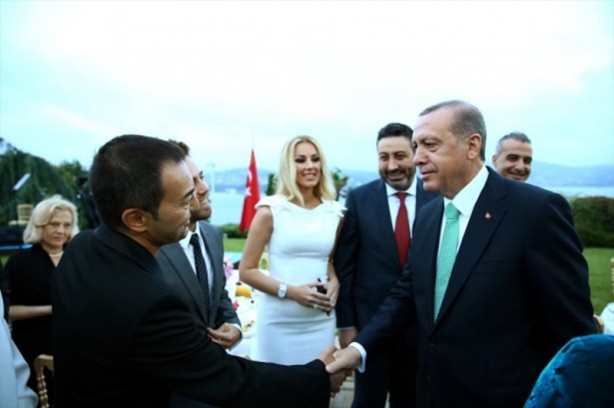 Foto - Cumhurbaşkanı Erdoğan'dan sanatçı ve sporculara iftar