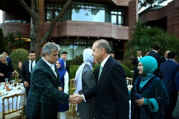 Foto - Cumhurbaşkanı Erdoğan'dan sanatçı ve sporculara iftar