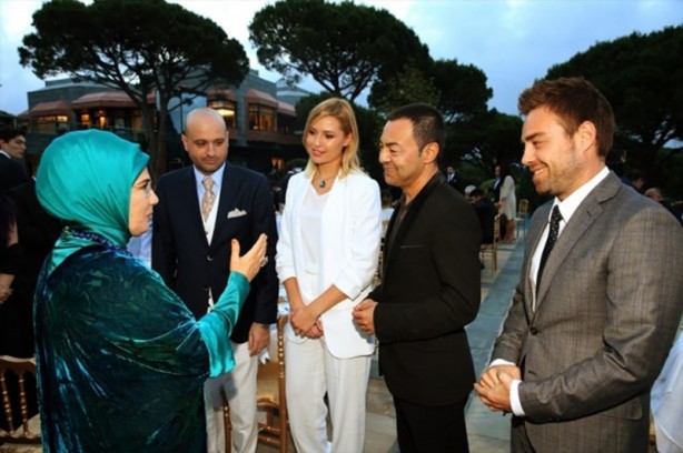 Cumhurbaşkanı Erdoğan'dan sanatçı ve sporculara iftar