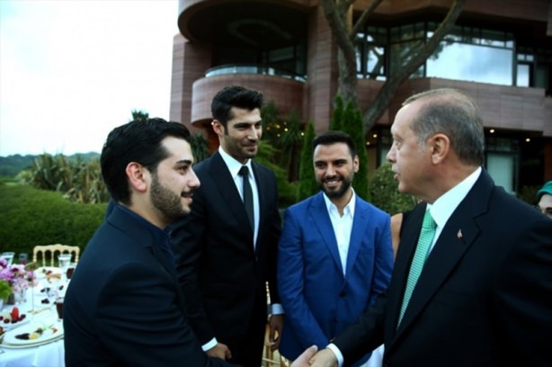 Foto - Cumhurbaşkanı Erdoğan'dan sanatçı ve sporculara iftar
