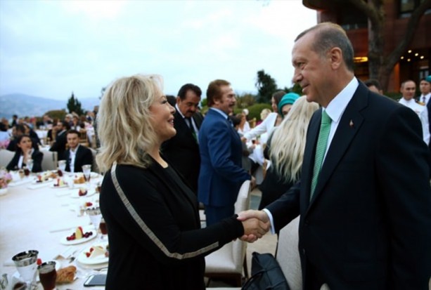 Foto - Cumhurbaşkanı Erdoğan'dan sanatçı ve sporculara iftar