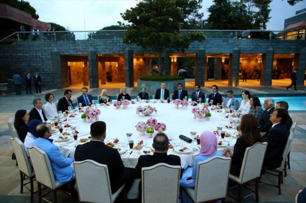 Foto - Cumhurbaşkanı Erdoğan'dan sanatçı ve sporculara iftar