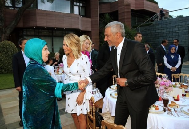 Foto - Cumhurbaşkanı Erdoğan'dan sanatçı ve sporculara iftar
