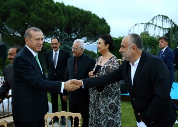 Foto - Cumhurbaşkanı Erdoğan'dan sanatçı ve sporculara iftar