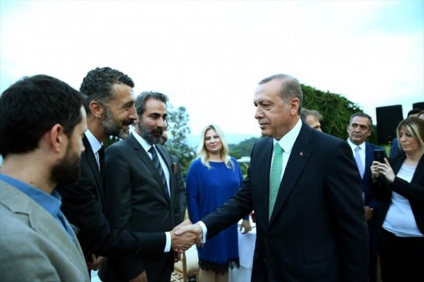 Foto - Cumhurbaşkanı Erdoğan'dan sanatçı ve sporculara iftar