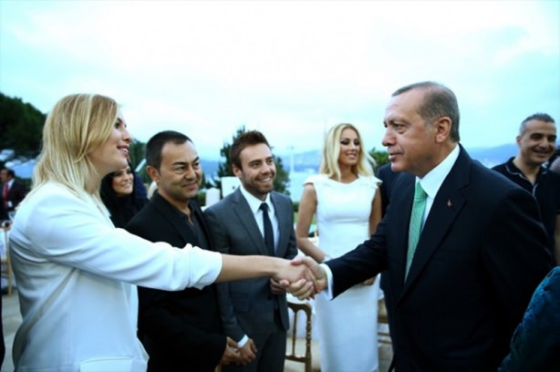 Foto - Cumhurbaşkanı Erdoğan'dan sanatçı ve sporculara iftar