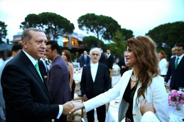Foto - Cumhurbaşkanı Erdoğan'dan sanatçı ve sporculara iftar
