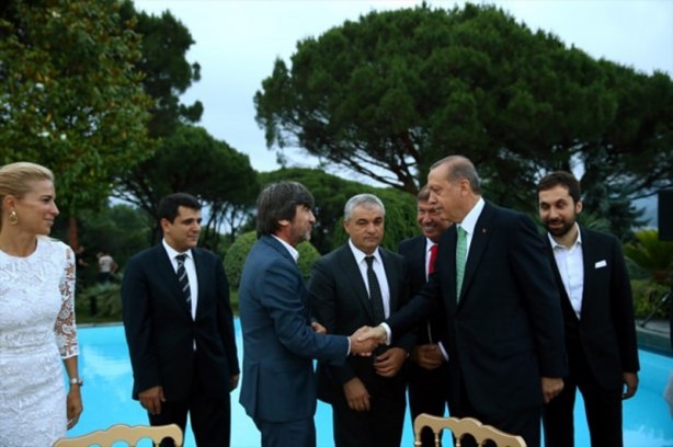 Foto - Cumhurbaşkanı Erdoğan'dan sanatçı ve sporculara iftar