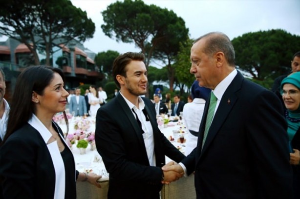 Foto - Cumhurbaşkanı Erdoğan'dan sanatçı ve sporculara iftar