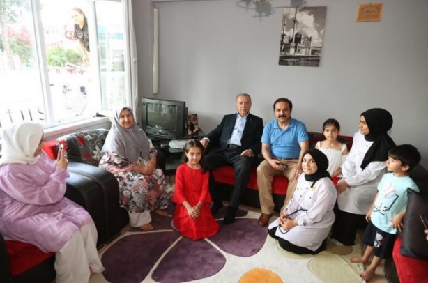 Foto - Cumhurbaşkanı Erdoğan'dan sürpriz ziyaret! Çay davetini geri çevirmedi