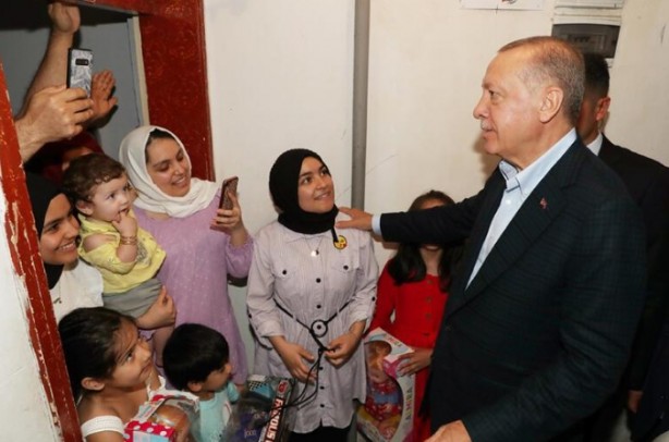 Foto - Cumhurbaşkanı Erdoğan'dan sürpriz ziyaret! Çay davetini geri çevirmedi