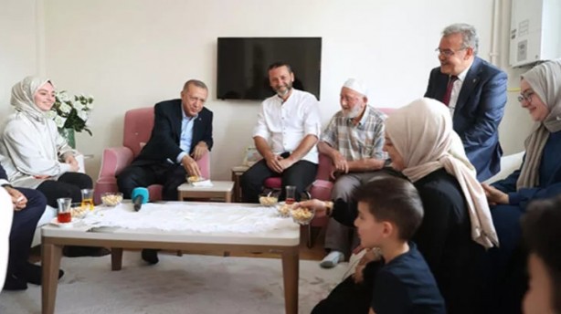 Cumhurbaşkanı Erdoğan'dan sürpriz ziyaret! Çay davetini geri çevirmedi