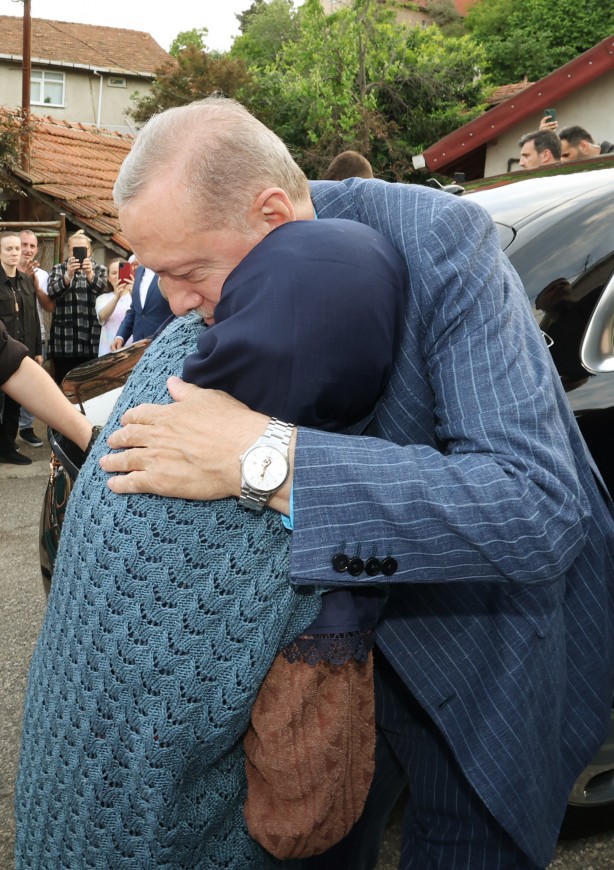 Foto - Cumhurbaşkanı Erdoğan'dan vefa! Eski komşusunu ziyaret etti