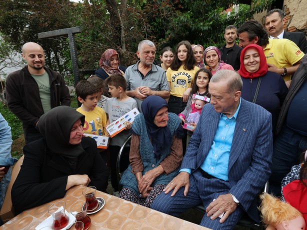 Foto - Cumhurbaşkanı Erdoğan'dan vefa! Eski komşusunu ziyaret etti