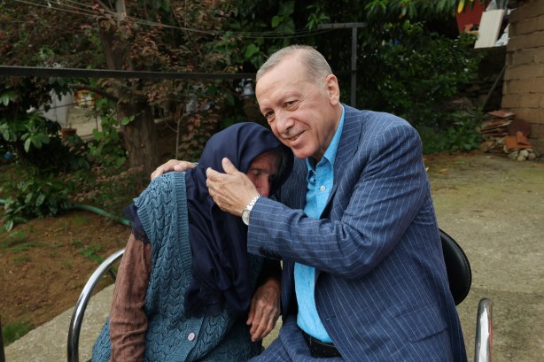 Foto - Cumhurbaşkanı Erdoğan'dan vefa! Eski komşusunu ziyaret etti