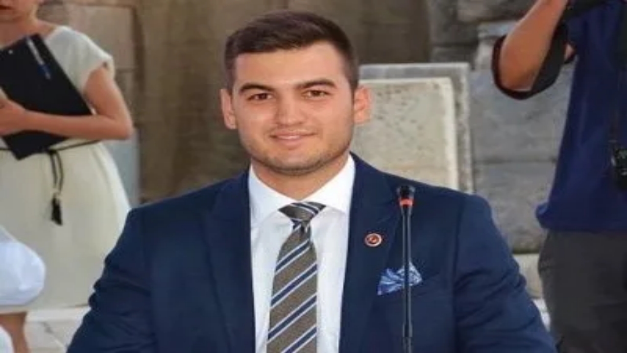 Foto - Cumhurbaşkanı Erdoğan’ı karşılayan o isim ortalığı ayağa kaldırdı! Rezil çağrılar yükseliyor