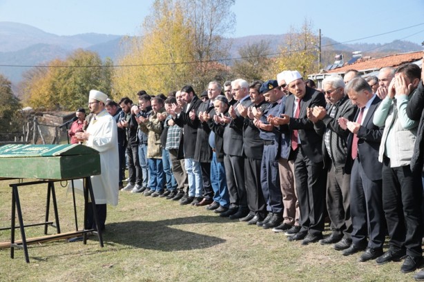 Foto - Cumhurbaşkanı Erdoğan'ın aşçısı, son yolculuğuna uğurlandı
