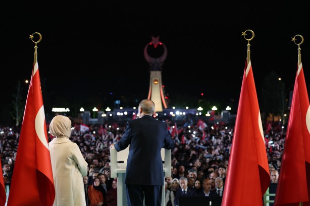 Foto - Cumhurbaşkanı Erdoğan'ın balkon konuşmasından tarihi kareler!