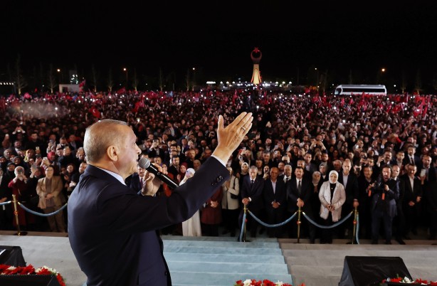 Cumhurbaşkanı Erdoğan'ın balkon konuşmasından tarihi kareler!